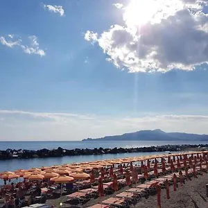 Silenzioso Comodo Alle Spiagge E Stazione Ferroviaria Appartamento Lavagna